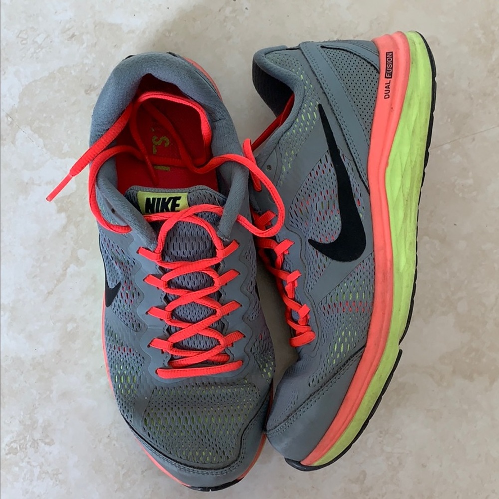 Nike fitsol running shoes